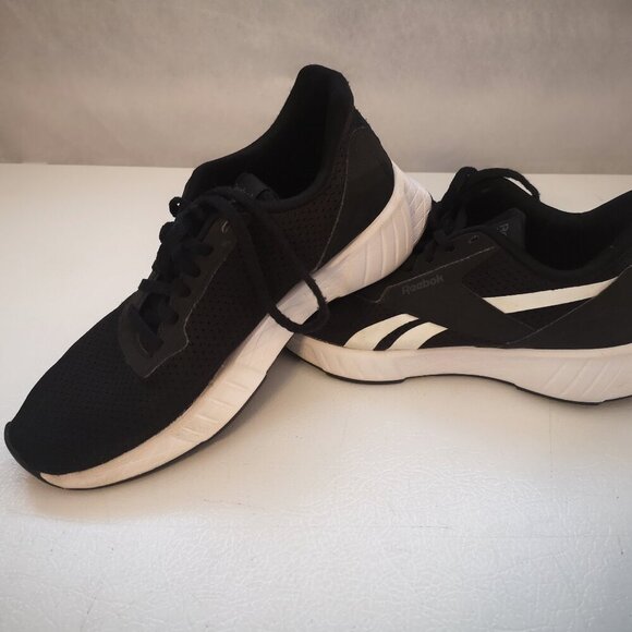 Reebok Ladies Size 7 Black & White Lace Closure Sneakers - Picture 2 of 8